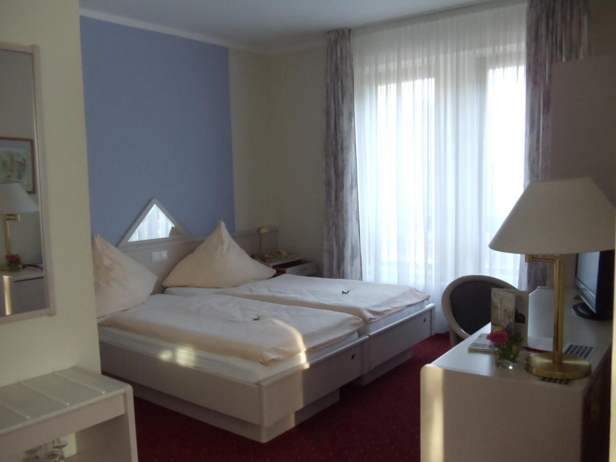 Hotel Weiss Ангермюнде Экстерьер фото