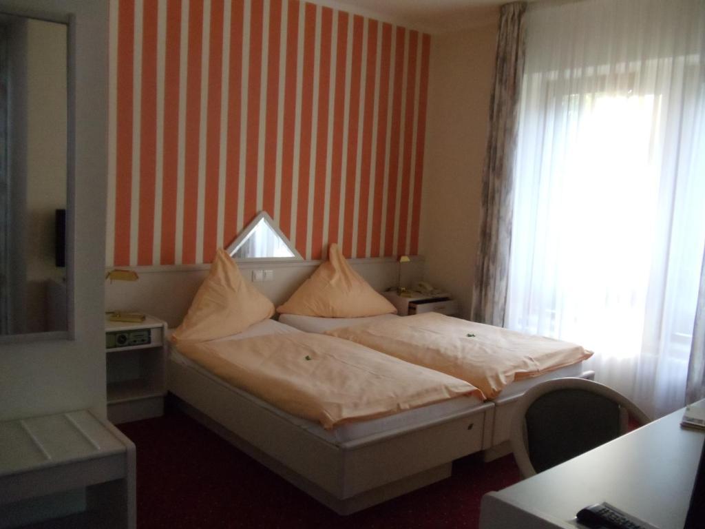 Hotel Weiss Ангермюнде Экстерьер фото