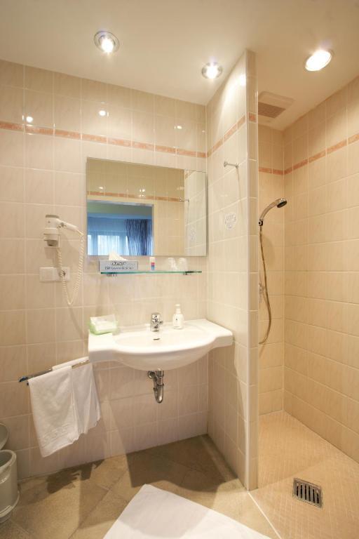 Hotel Weiss Ангермюнде Экстерьер фото